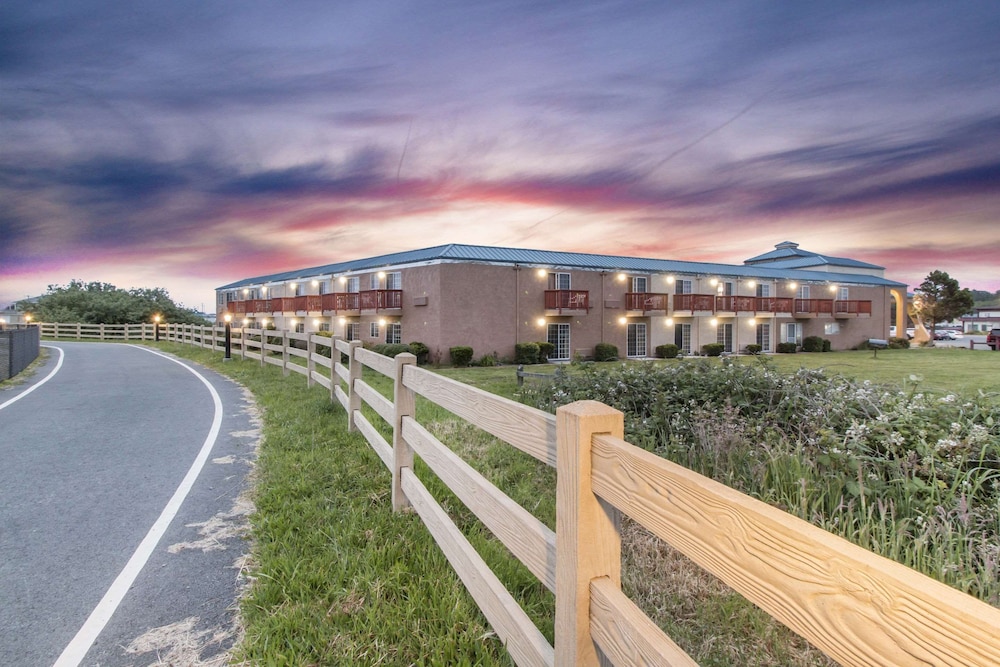 Quality Inn & Suites Crescent City Redwood Coast 48/52