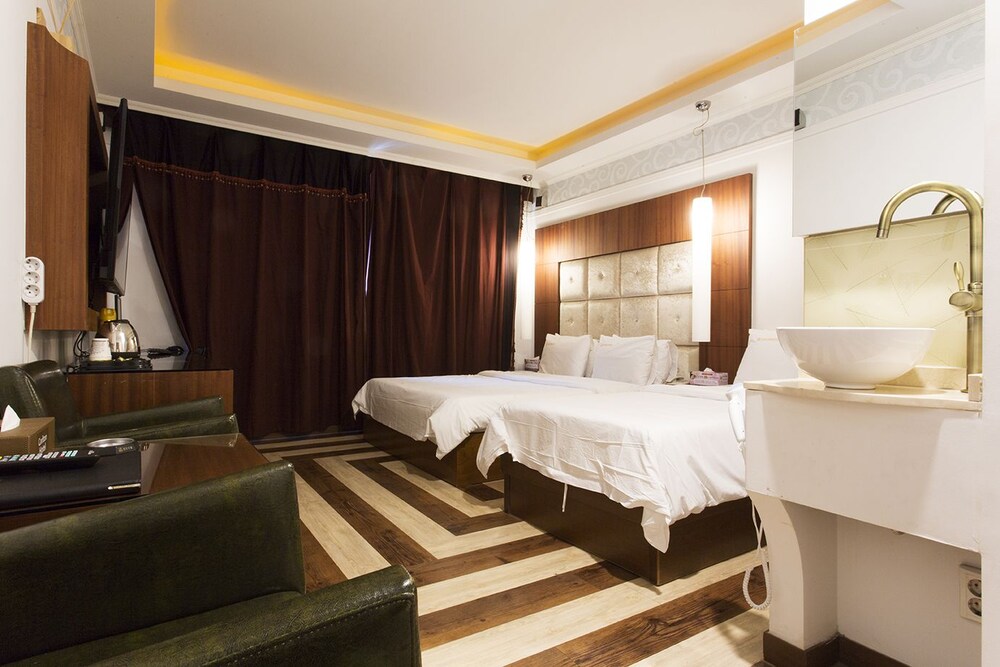 Carlton Hotel 40/62