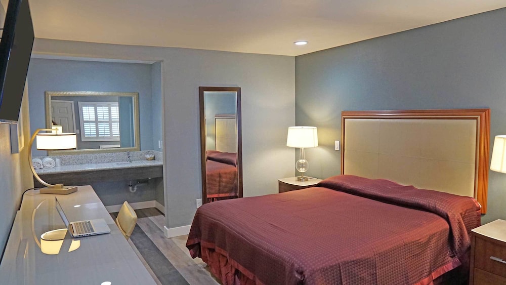 Del Mar Motel 2/15