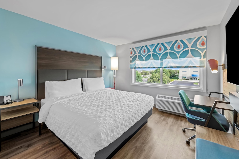 ROOM, KING BED