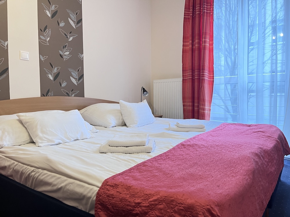 Hotel Papillon 8/50