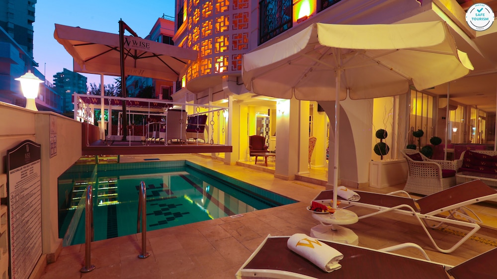 Wise Boutique Hotel & Spa 64/65