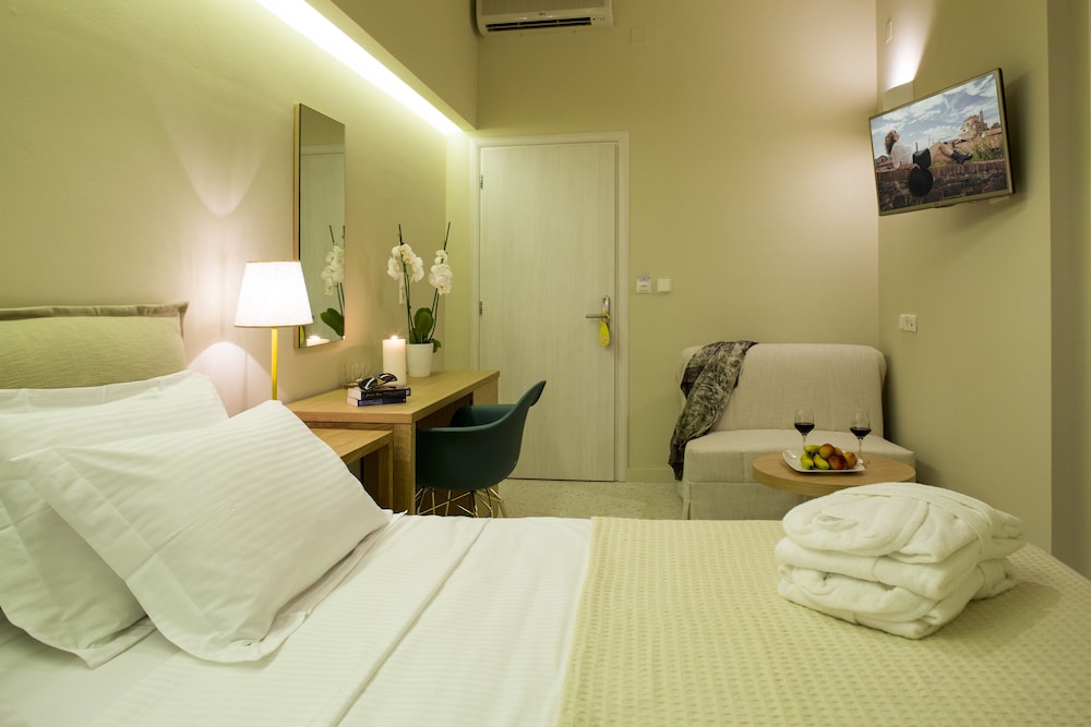 Athena Hotel 36/64