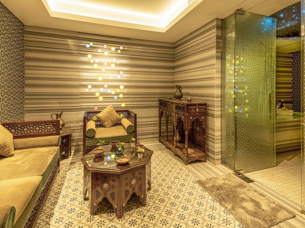 Pullman Hotel Sharjah 36/63