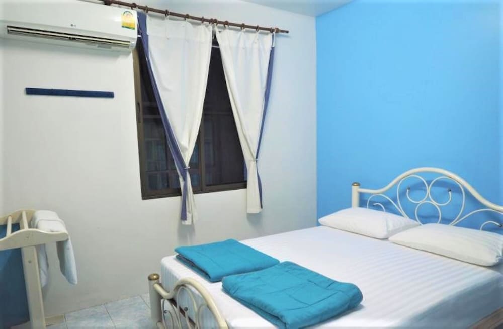 PRIVATE, SHARED BATHROOM