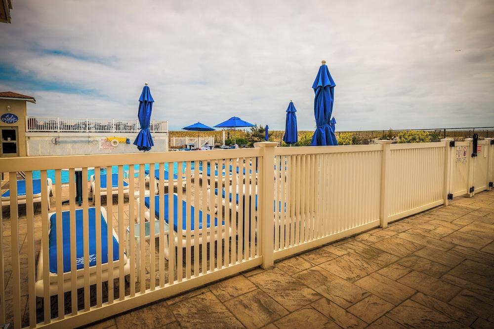 The White Sands Oceanfront Resort & Spa 64/70