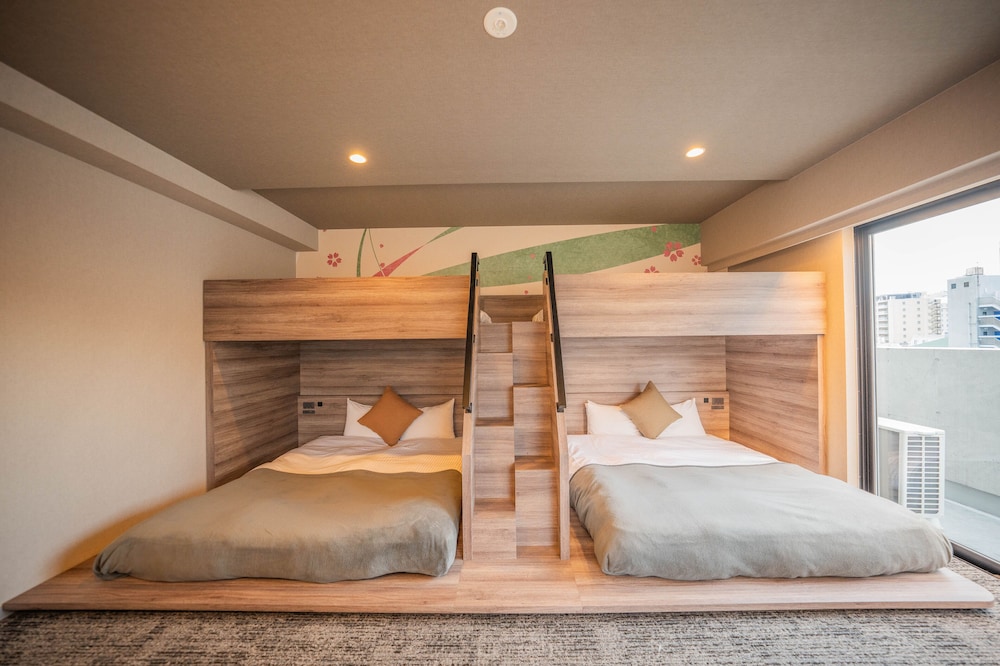 DELUXE, 6 BEDS