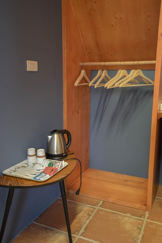 Yue Lake Backpackers 36/49