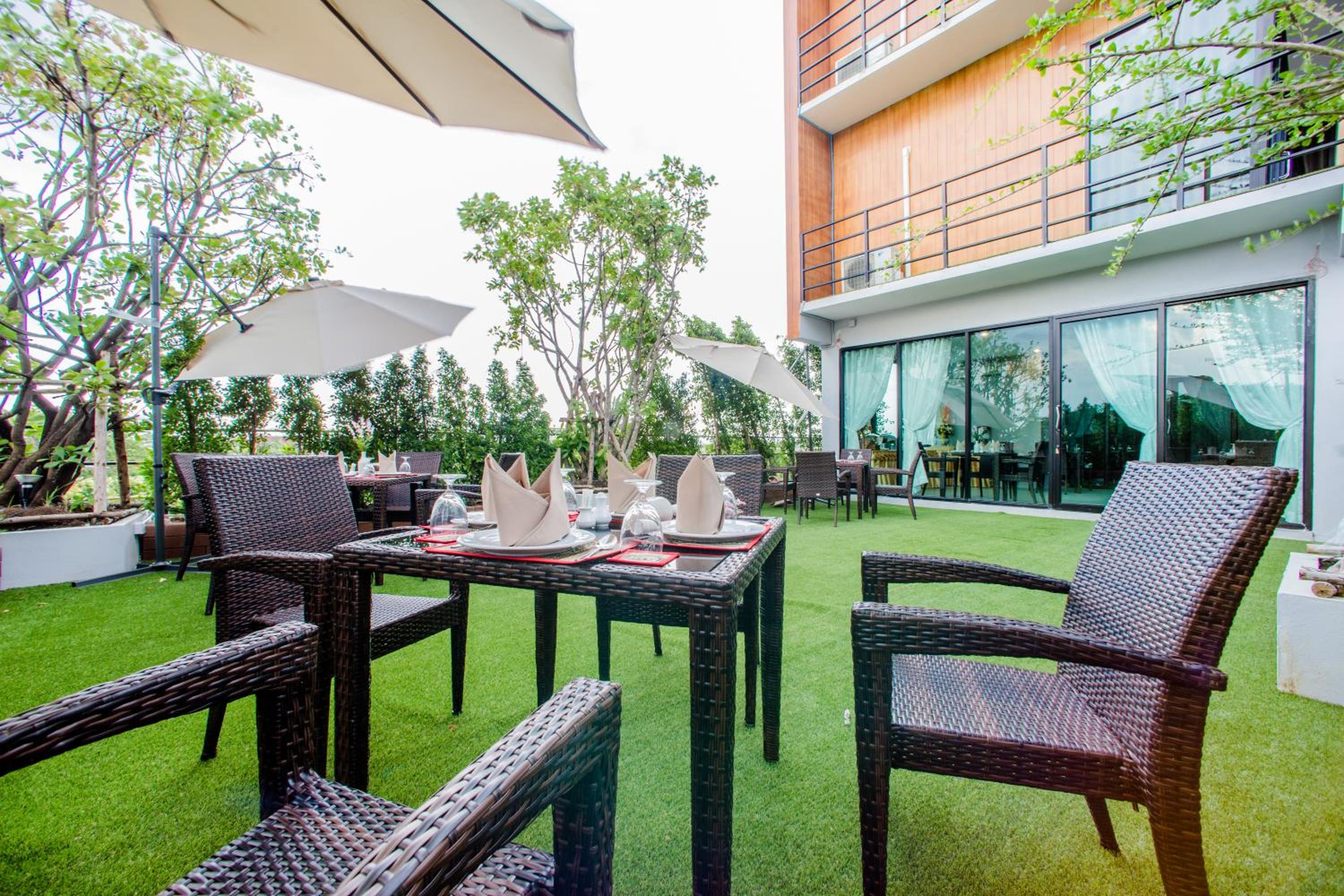 D11 Hotel 51/56