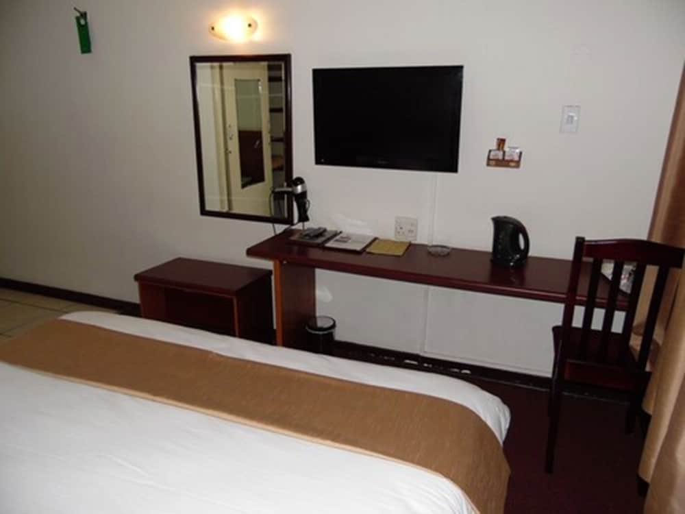 Arcadia Hotel 11/40