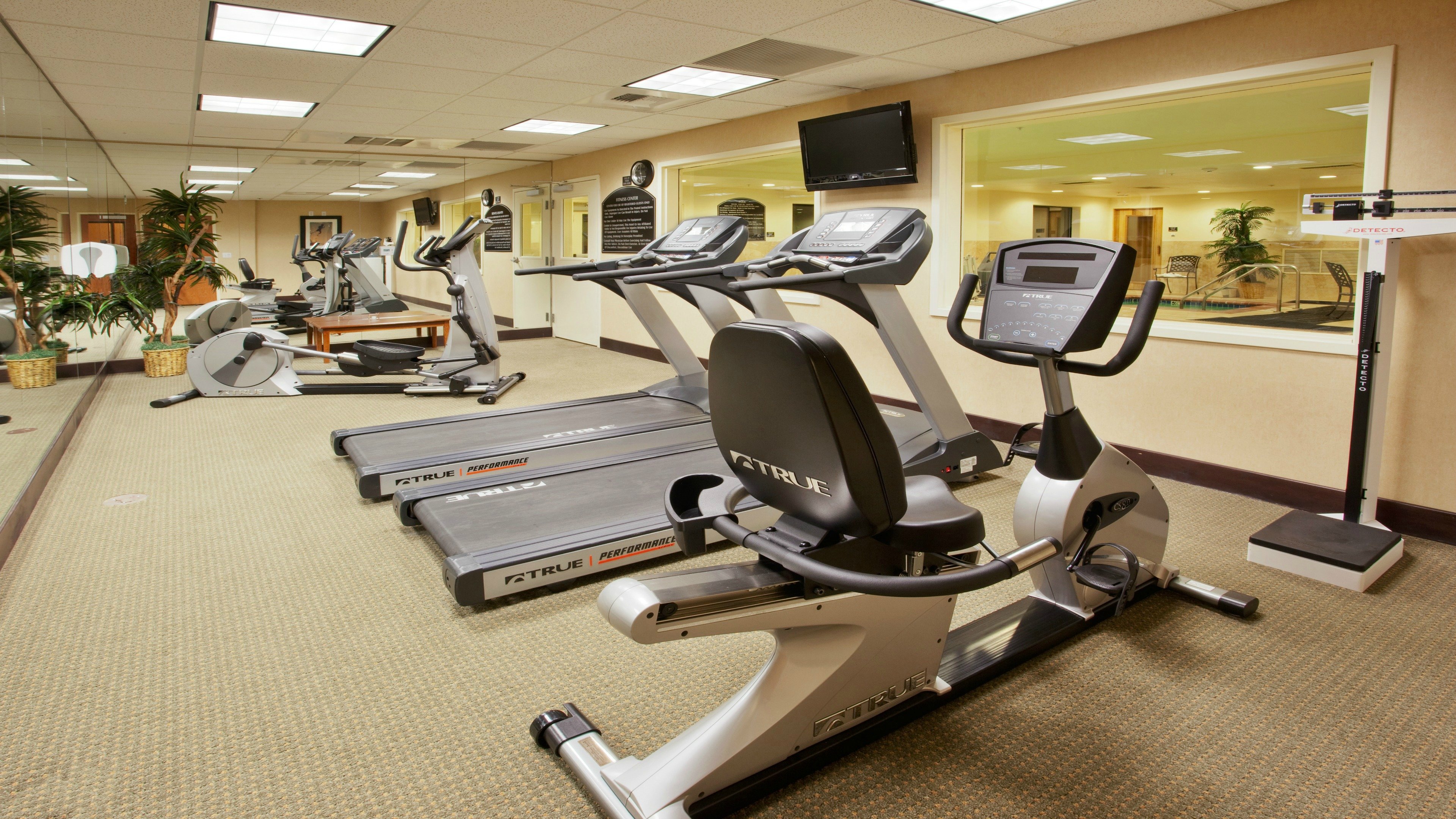 Holiday Inn Express Hotel & Suites Lincoln-Roseville Area 41/71