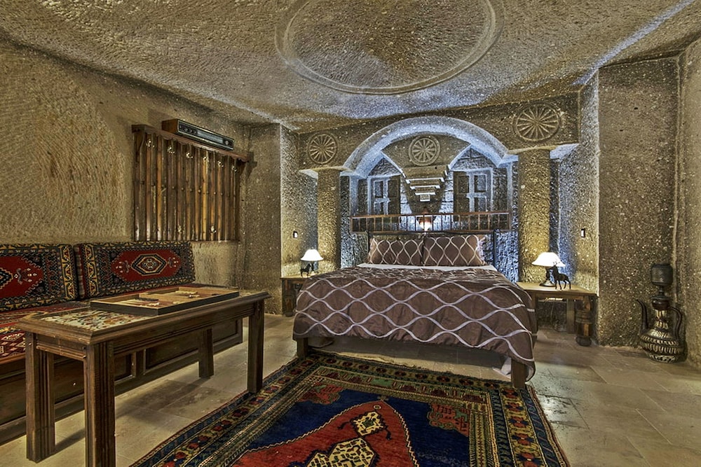 Antique Terrace Suites 8/50