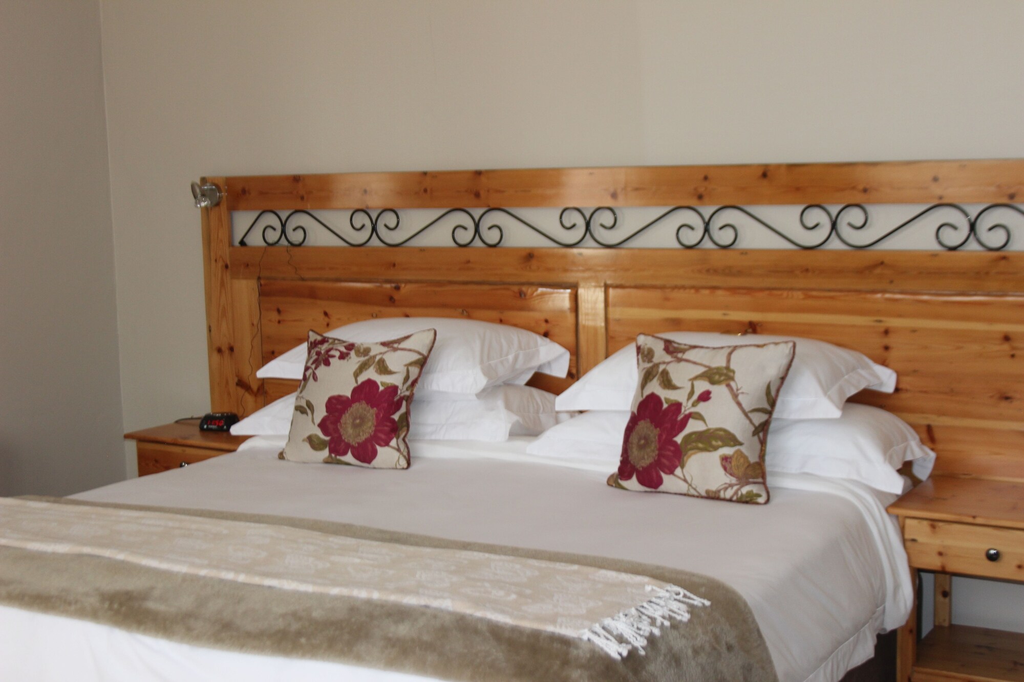 1 BEDROOM, COMFORT, DOUBLE OR TWIN BED