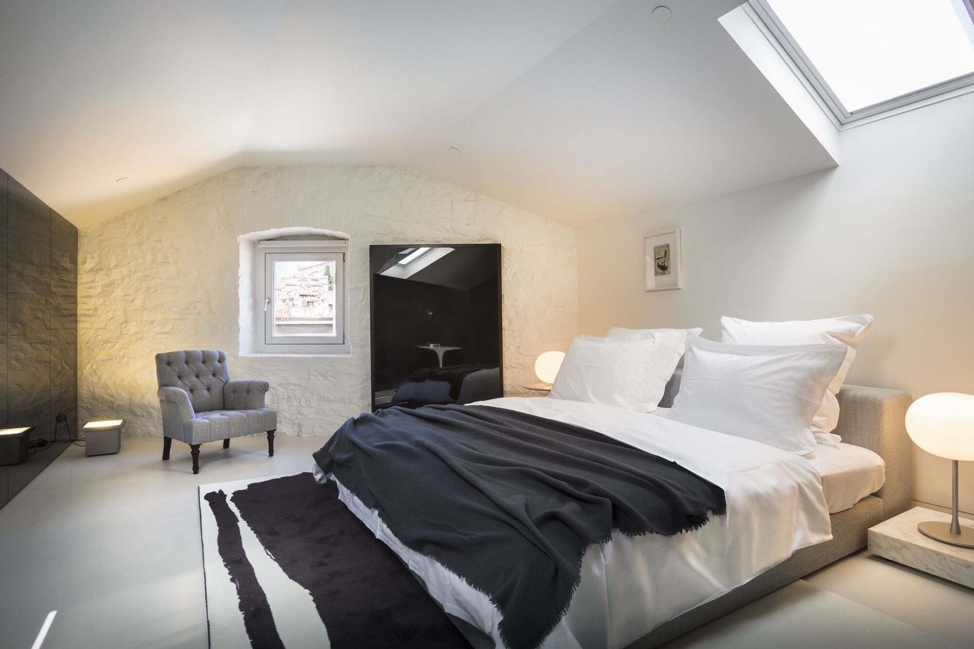 Gallery, King Bed