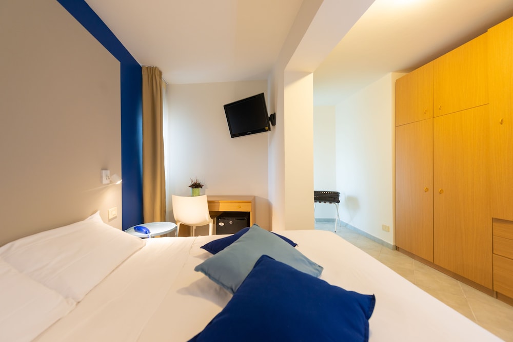 L'alba Hotel 12/72