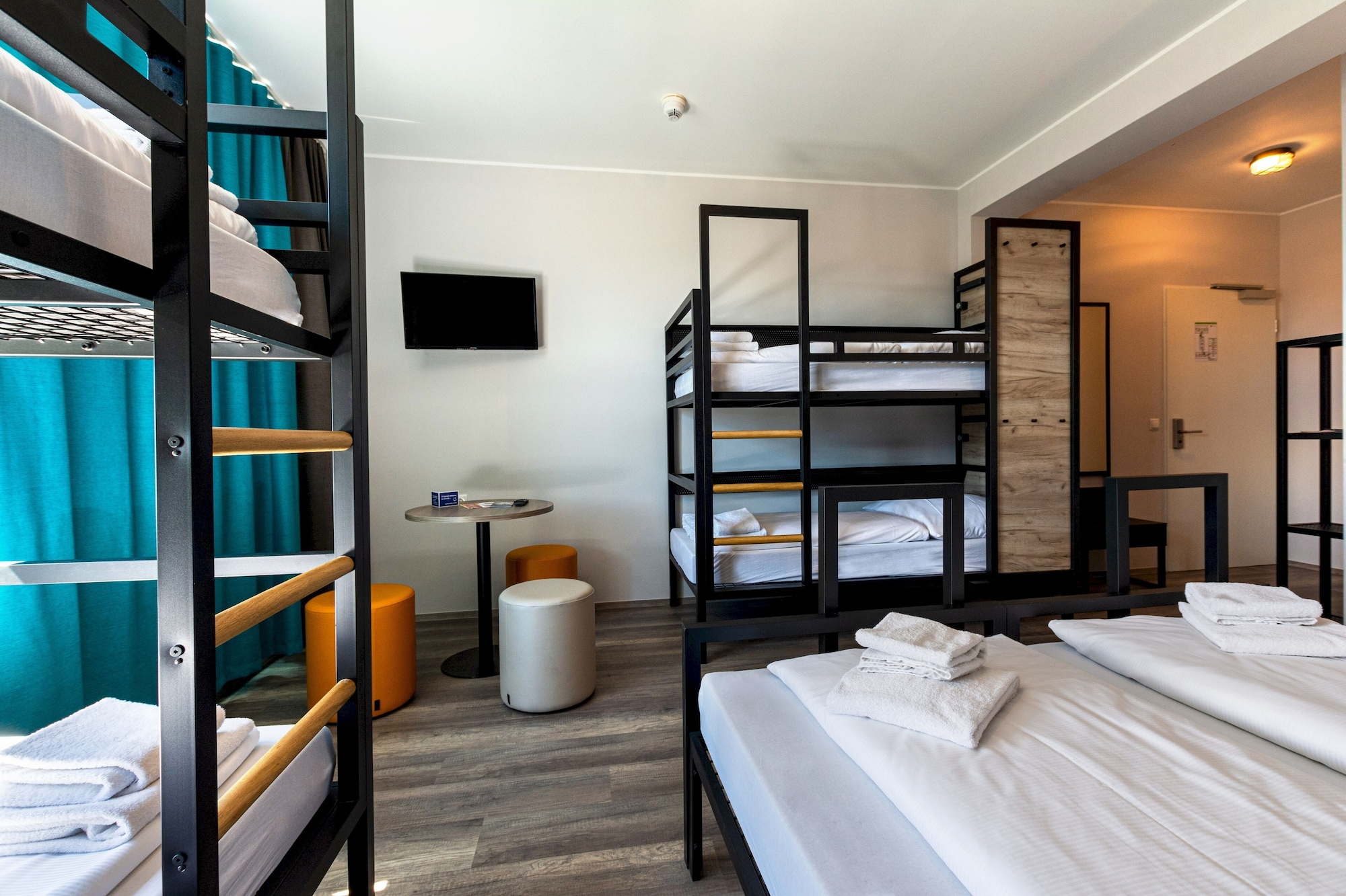 MIXED DORM, 6 BEDS