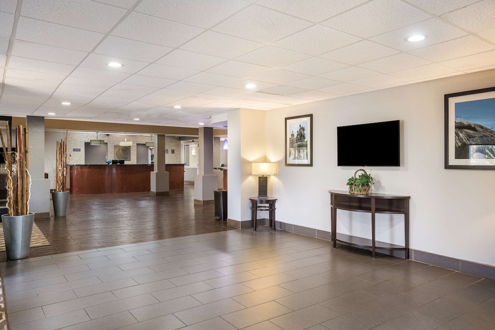 Comfort Suites Forsyth Near I-75 13/49