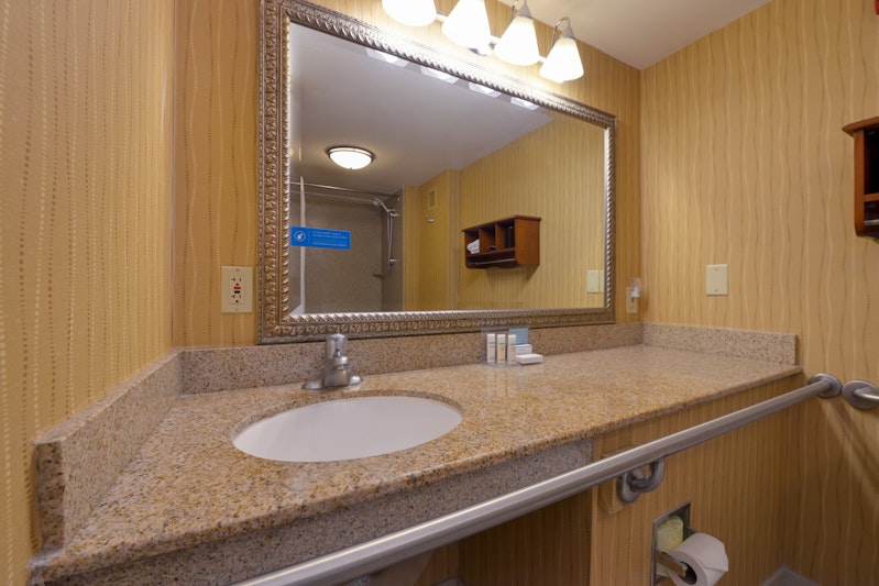 Hampton Inn Frederick 70/70
