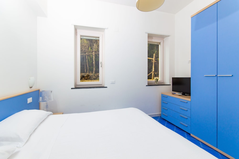 1 Bedroom, Apartment, Double Bed, Hill View