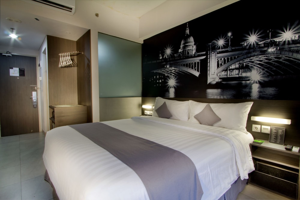 Hotel Neo Tendean 9/20