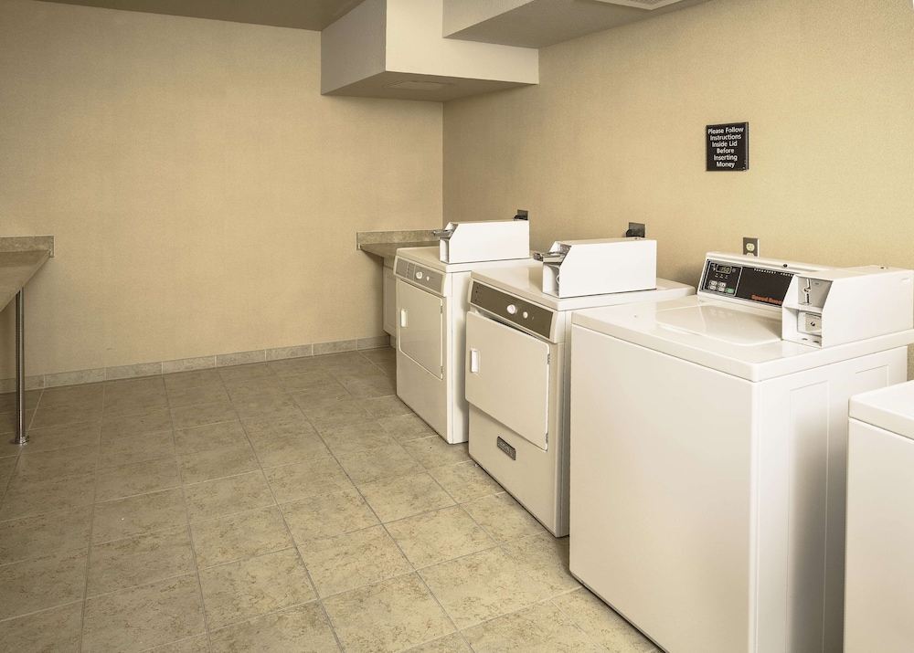 Hampton Inn and Suites Suisun City Waterfront 21/50