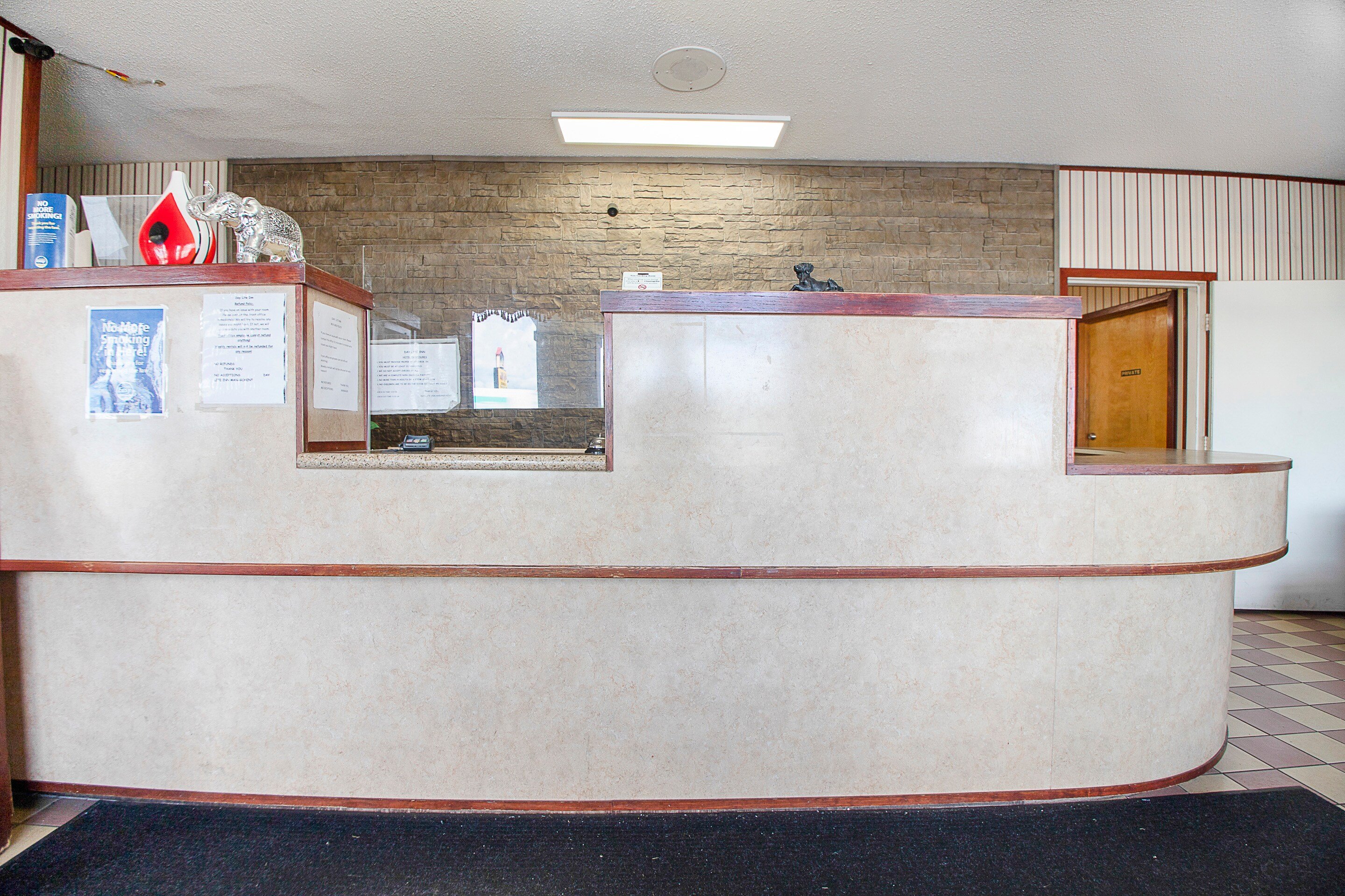 Lobby at Hotel O Daylight Inn Elkhart I-90, IN, ELKHART - IN