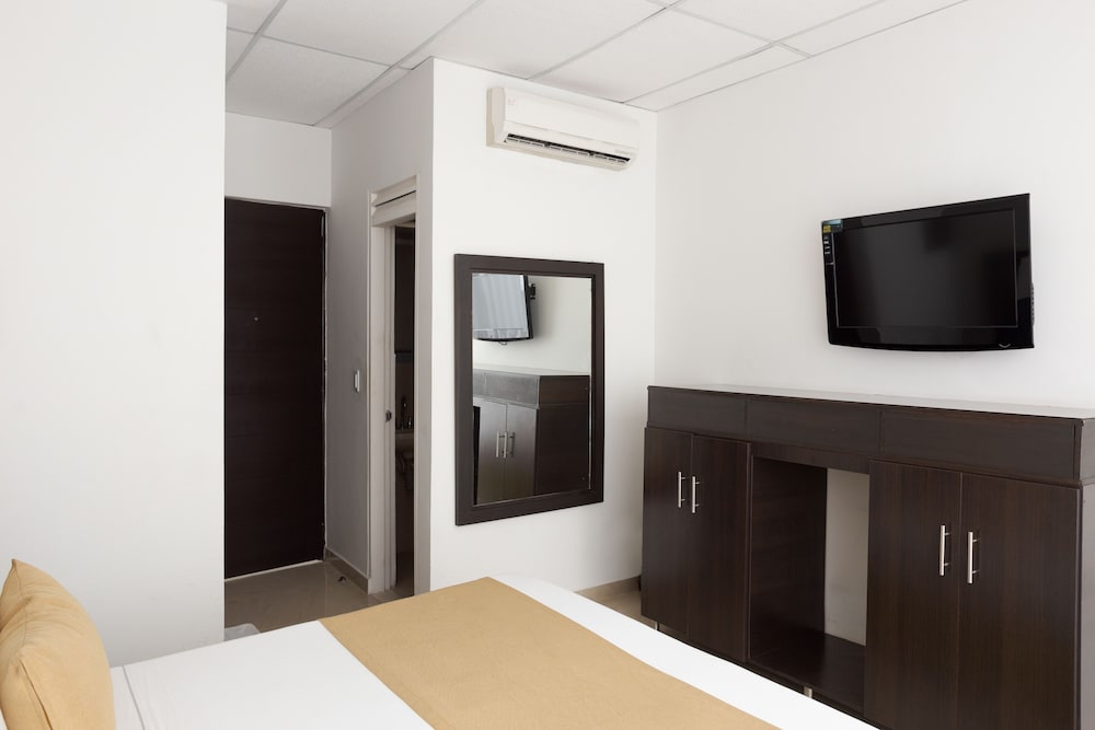 Hotel Manantial 29/68