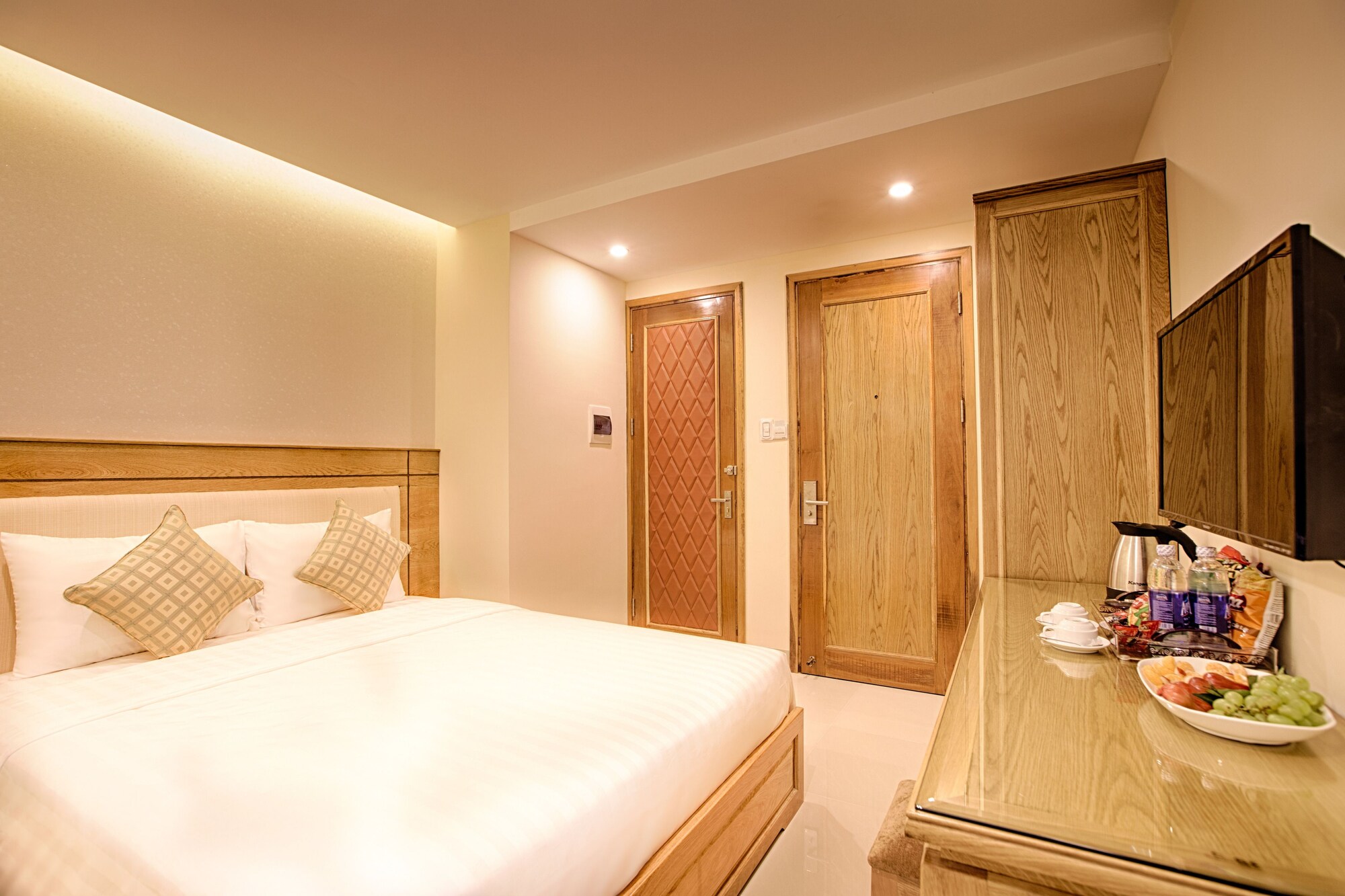 Room, Queen Bed, No Window، Sea Castle Hotel 2/6