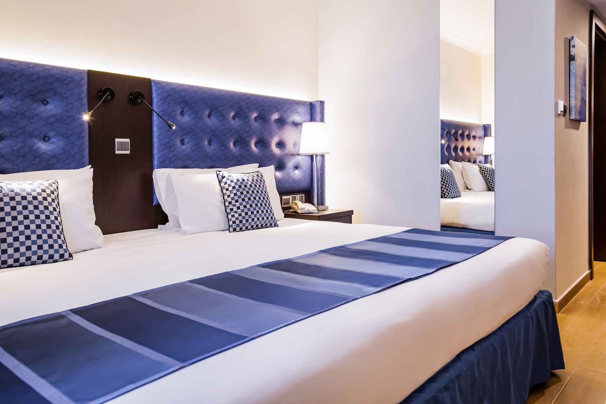 EXECUTIVE, DOUBLE OR TWIN BED, PARTIAL SEA VIEW
