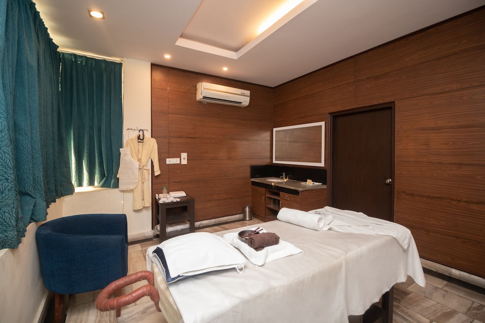 V One Hotel the Competent Palace 24/50