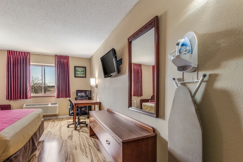 Econo Lodge Shelbyville KY 24/30
