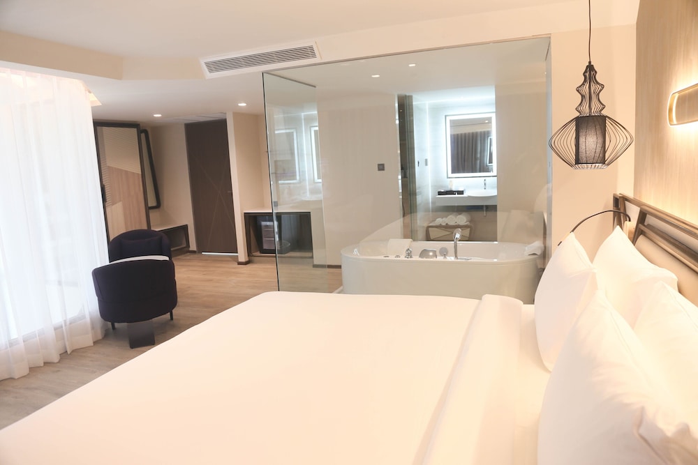 Suite, King and Twin Beds, Plunge Pool