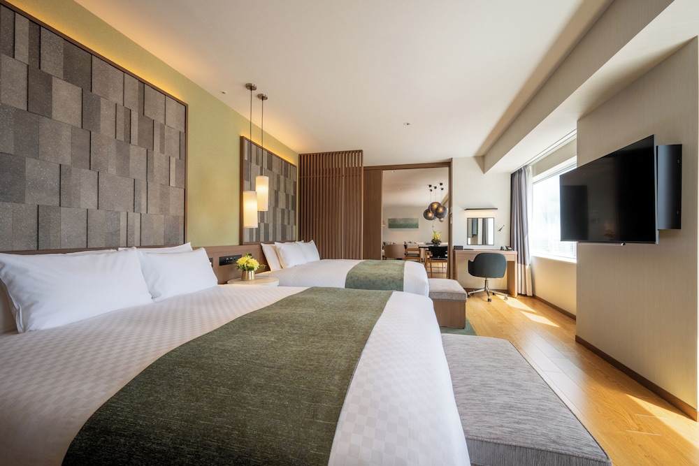 GRAND, SUITE, MULTIPLE BEDS, RIVER VIEW