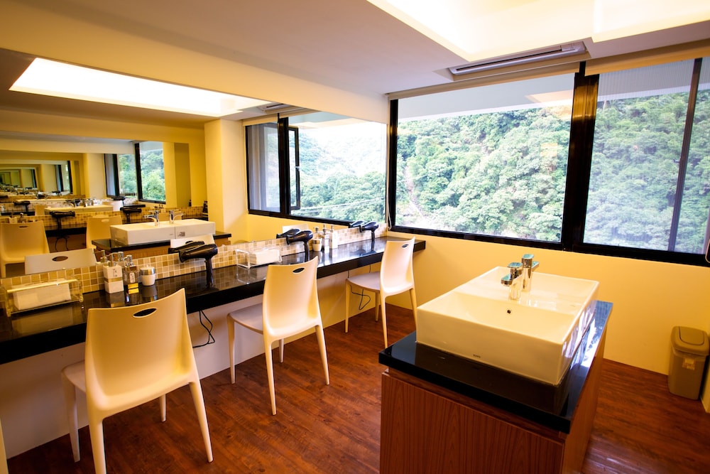Spring Spa Hotel 36/48