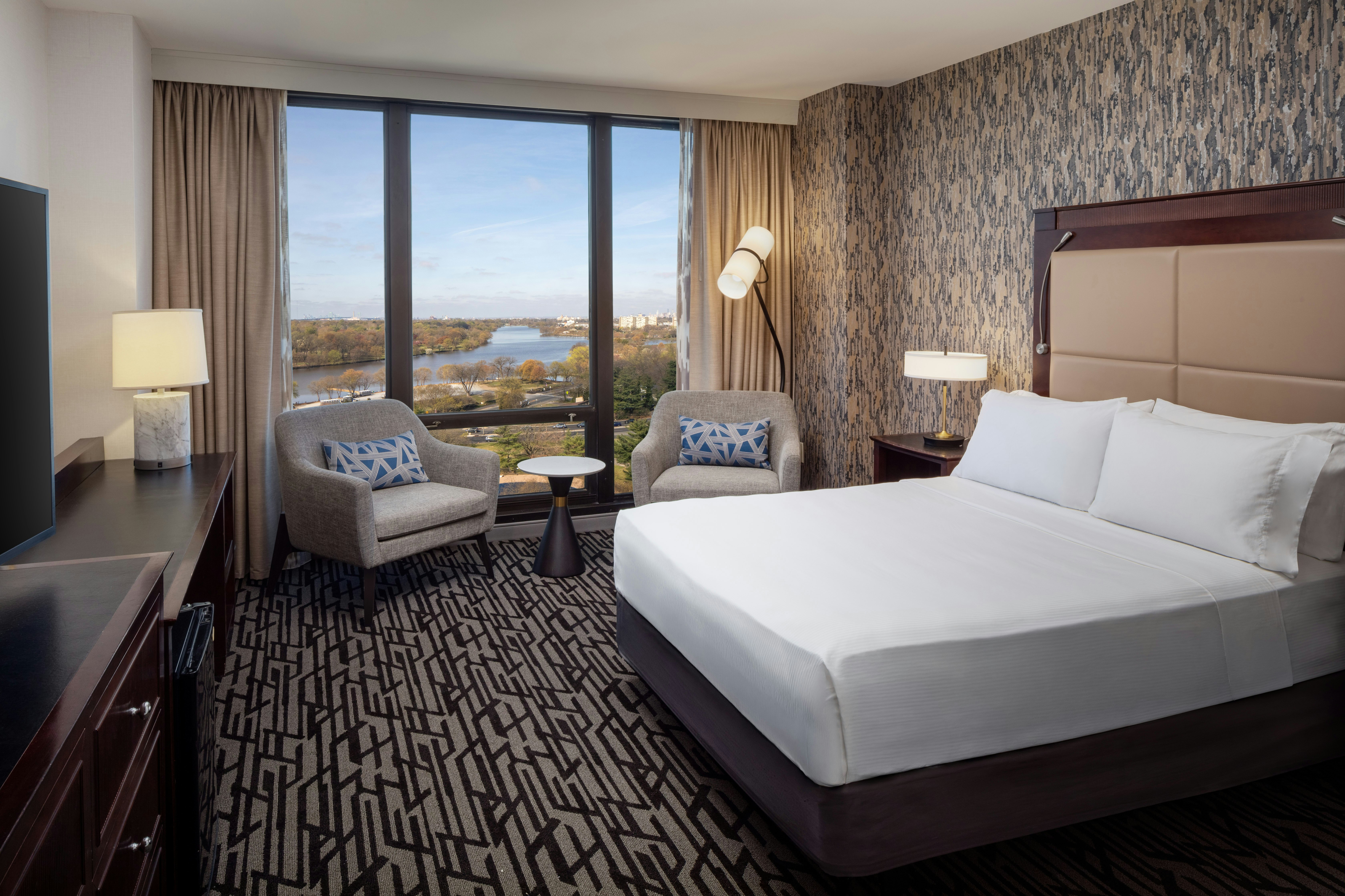 Room, Queen Bed, with View, Accessible