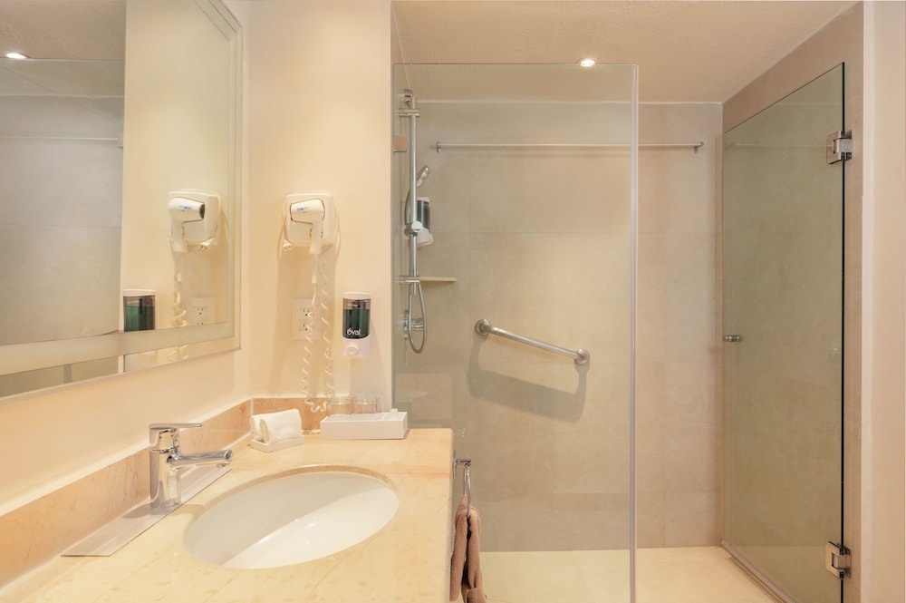 Royal Solaris Cancun All Inclusive 75/76