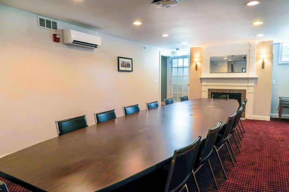 Essex Street Inn & Suites, an Ascend Collection Hotel 63/75