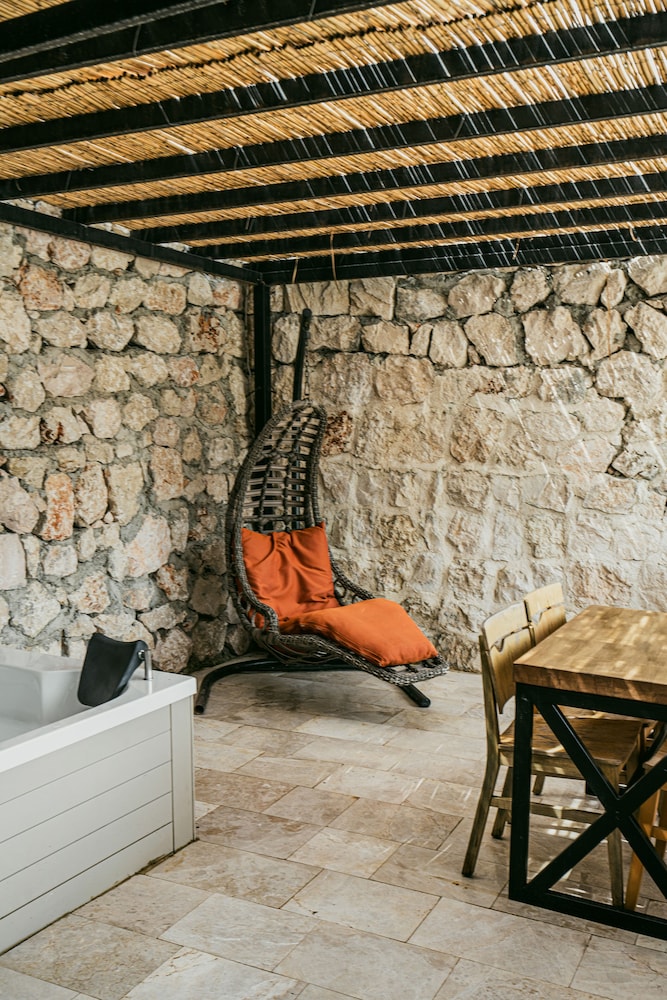 Gumus Yazar Hotel 25/50