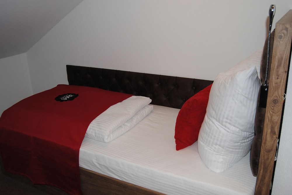 B&S Hotel 24/53