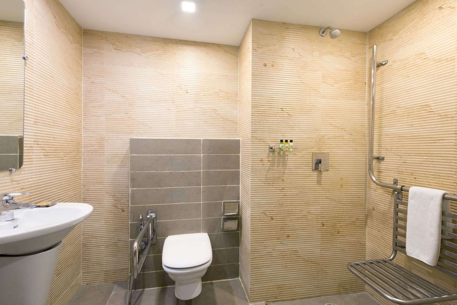 Days Hotel by Wyndham Jalandhar Jyoti Chowk 36/37