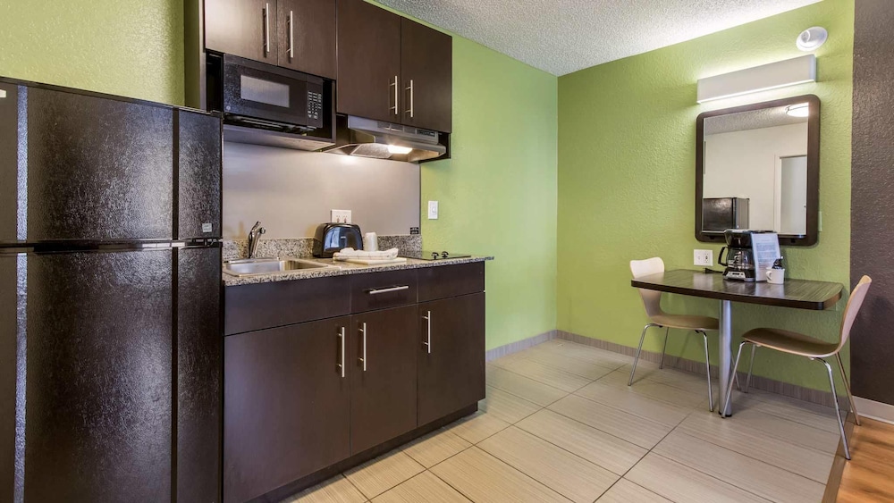 Studio 6 Extended Stay - Coral Springs, FL - Fort Lauderdale 60/60