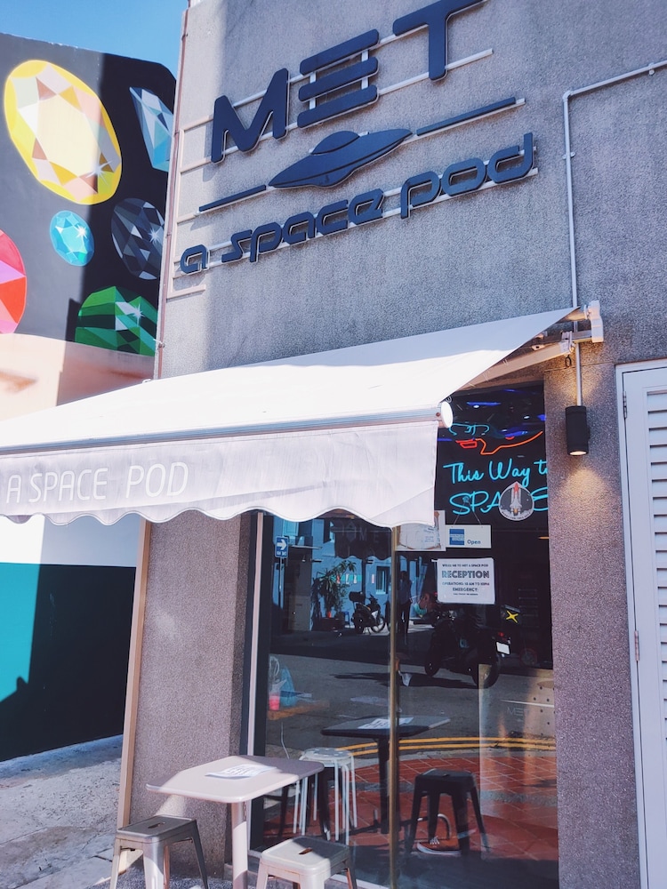 Met A Space Pod @ Arab Street 4/50