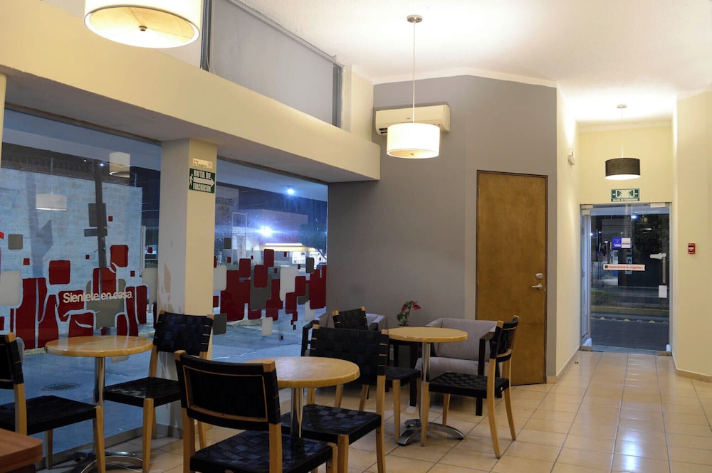 Hotel Mateos 1215 38/42