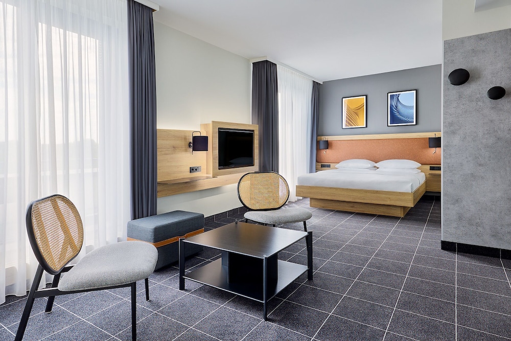 غرفة بسرير كوين، FOUR POINTS FLEX by Sheraton Ratingen Dusseldorf Airport 7/10