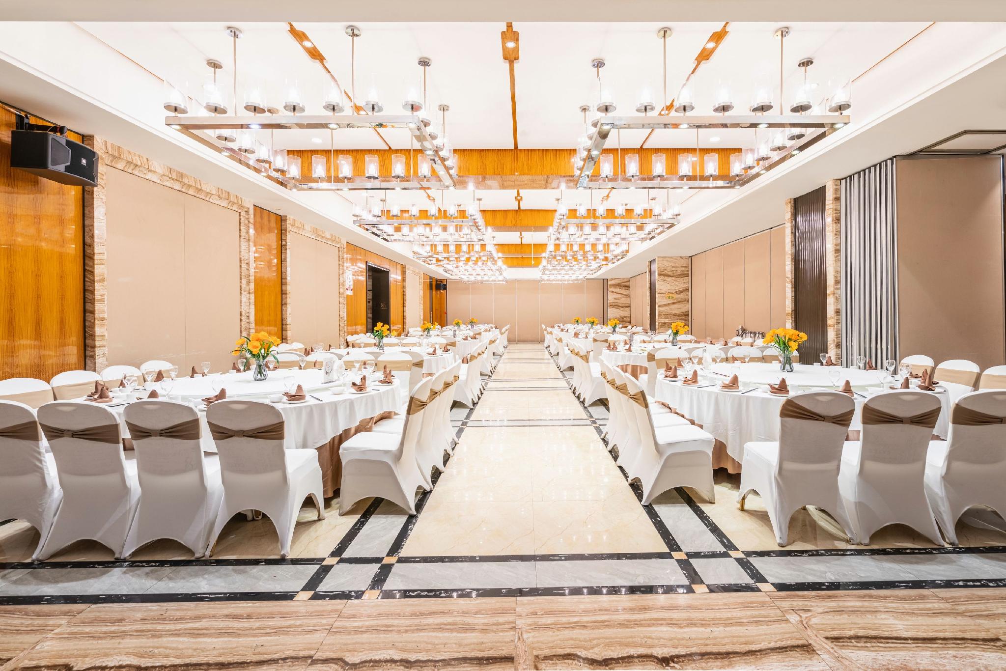 Qinchuan Hotel 48/55