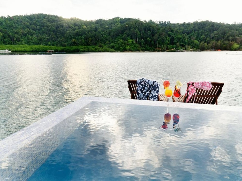 Gayana Marine Resort 55/71