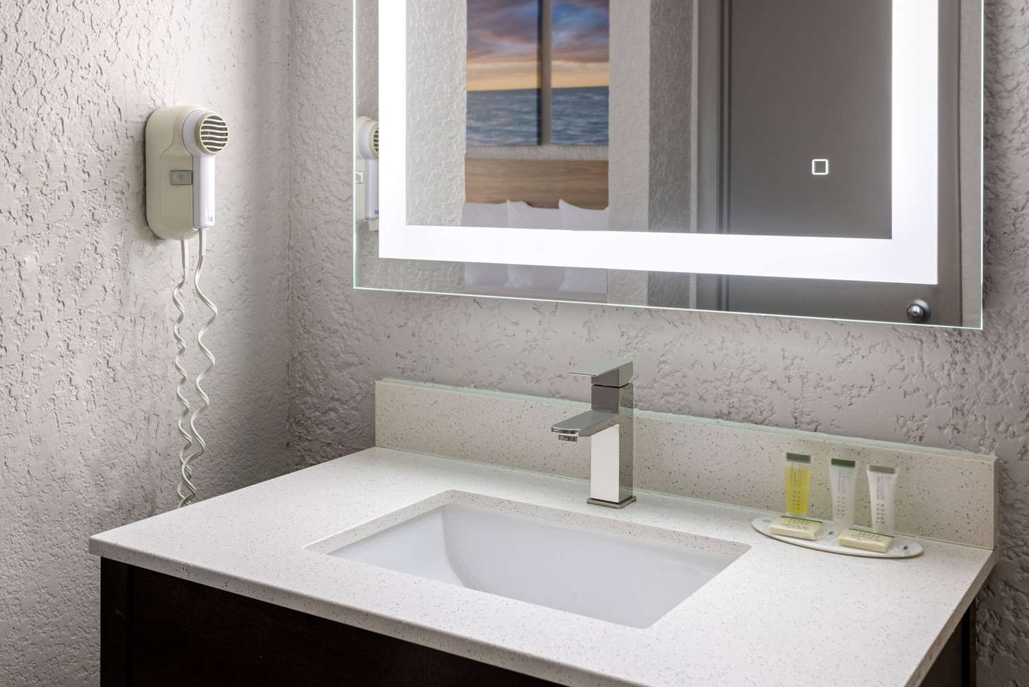 Days Inn by Wyndham Fort Pierce Midtown 51/55