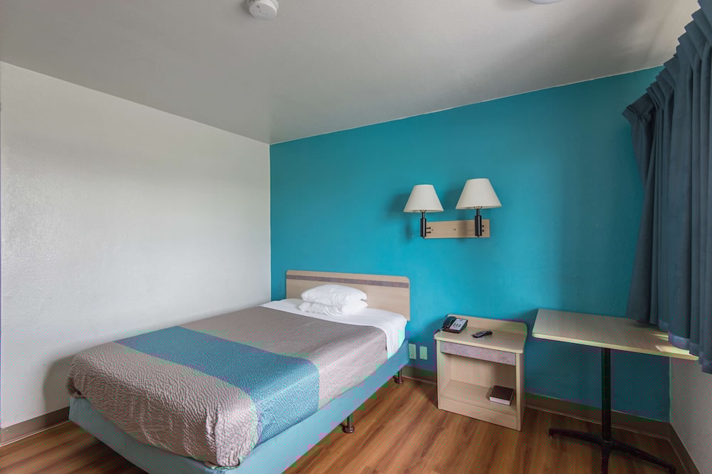 Motel6 Kansas City, MO - Airport 25/50