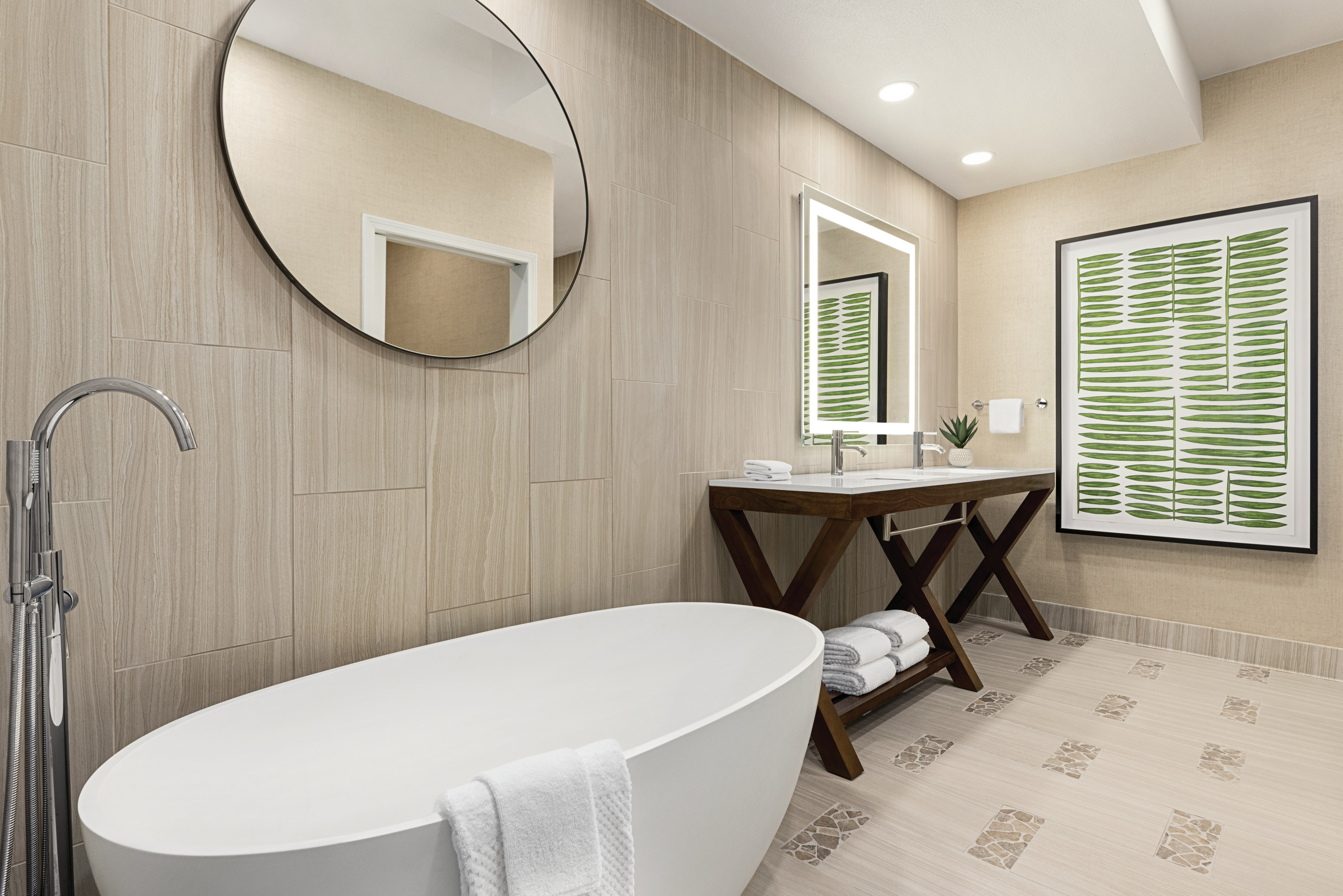 Presidential, Suite, King Bed, 2 Queen Beds, Pool View, Accessible