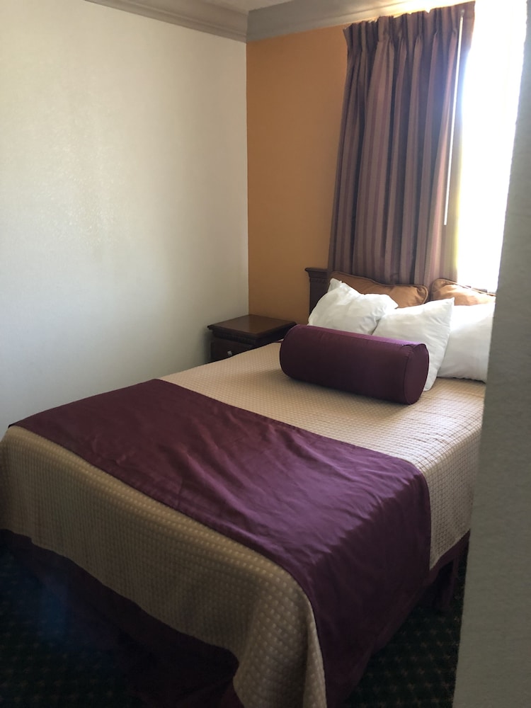 Cloverdale Wine Country Inn and Suites 13/47